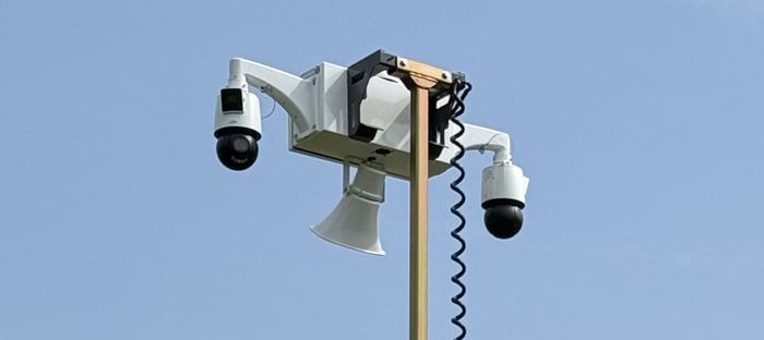 Trailer camera head with PTZ cameras and loudspeaker